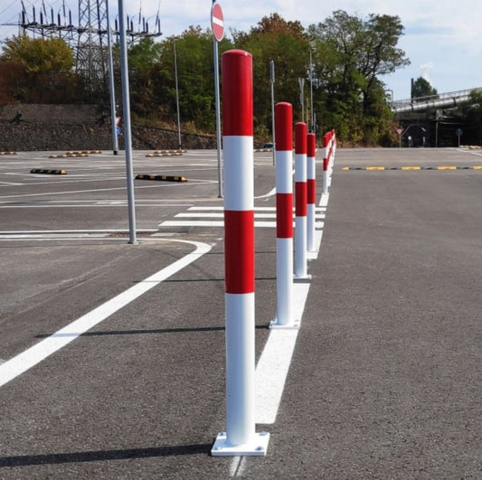 Poteau de délimitation 76 mm à cheviller de 1000 mm de hauteur rouge et blanc.
