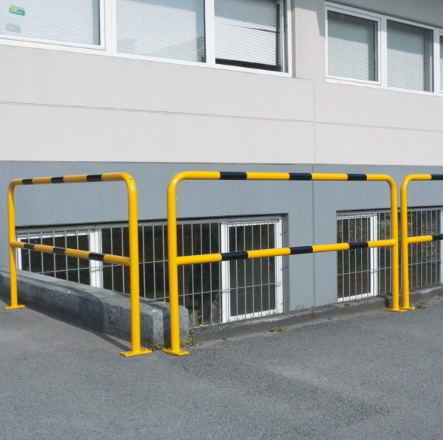 Barrière de sécurité en acier de 48mm à cheviller jaune et noir.