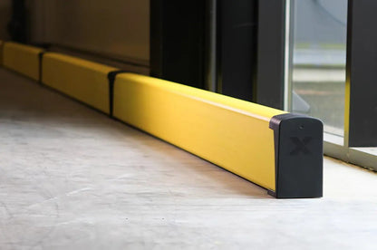Zoom bastaing au sol jaune et noir