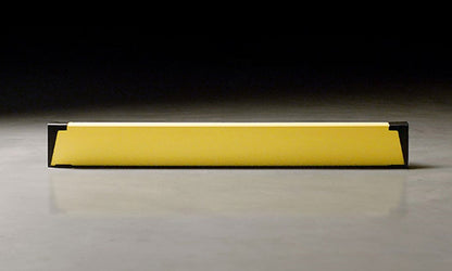 Bastaing au sol jaune et noir