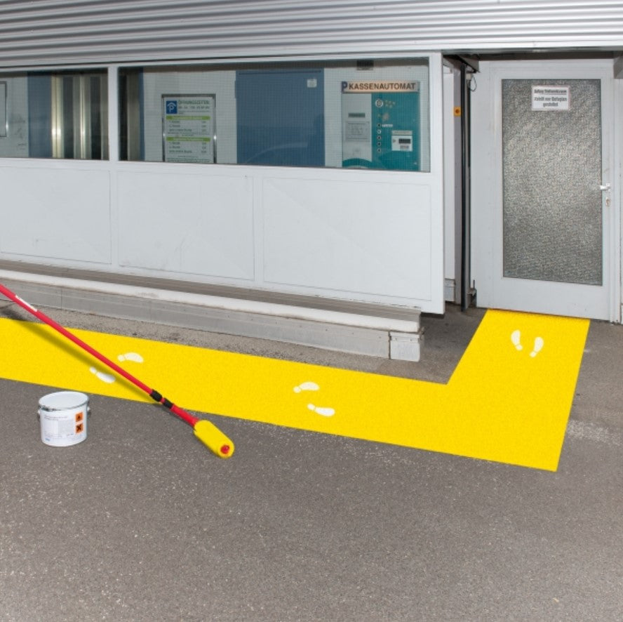 Peinture de sols extérieure jaune.
