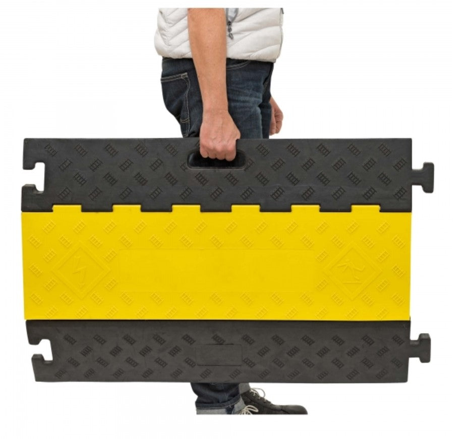 Protège-câbles jaune et noir en pvc ultra-résistant.