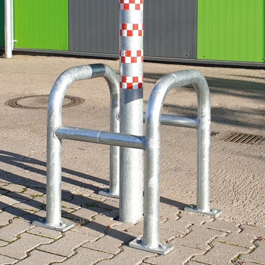 Protection de tuyaux au sol galvanisé de 620mm.
